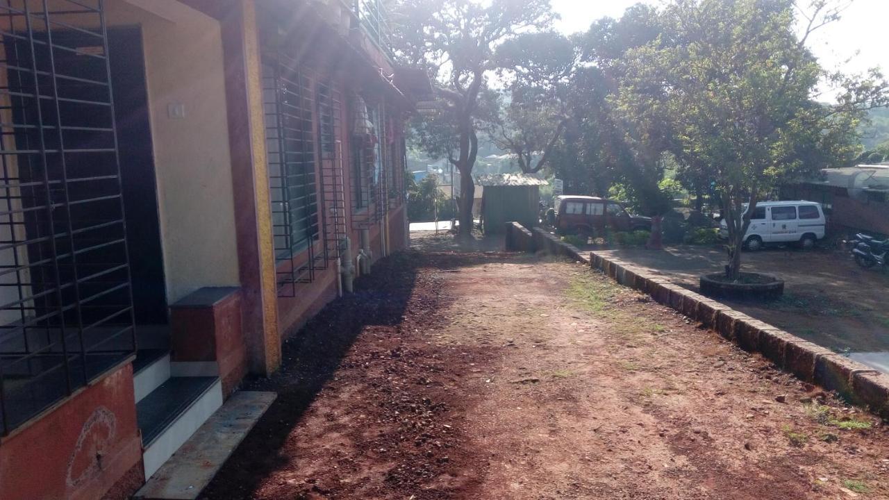 Bluebell Residency Hotel Mahābaleshwar Kültér fotó